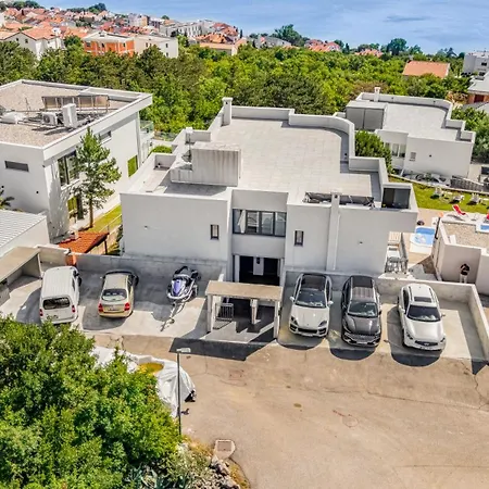 Villa 20 Stars - Luxury Group For 20 Guests