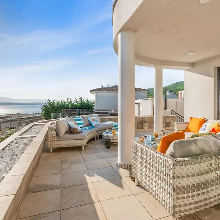 Villa 20 Stars - Luxury Group For 20 Guests *