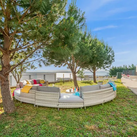 20 Stars - Luxury Group For 20 Guests *