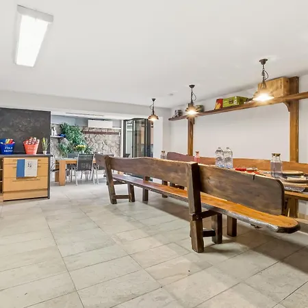 Villa 20 Stars - Luxury Group For 20 Guests